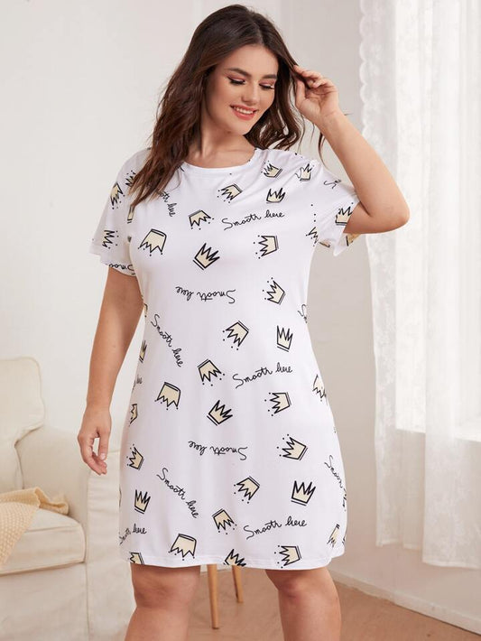 Nightdress with a graphic of a phrase and a crown, in plus size